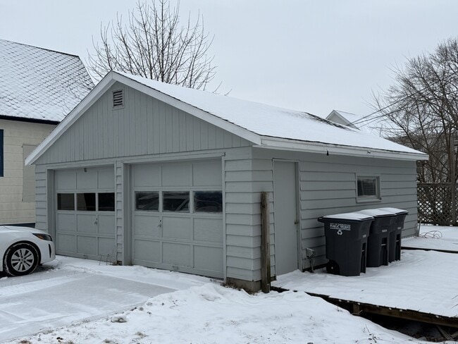 Building Photo - 1003 Ontario Ave