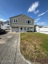 Building Photo - 445 E Bayview Ave