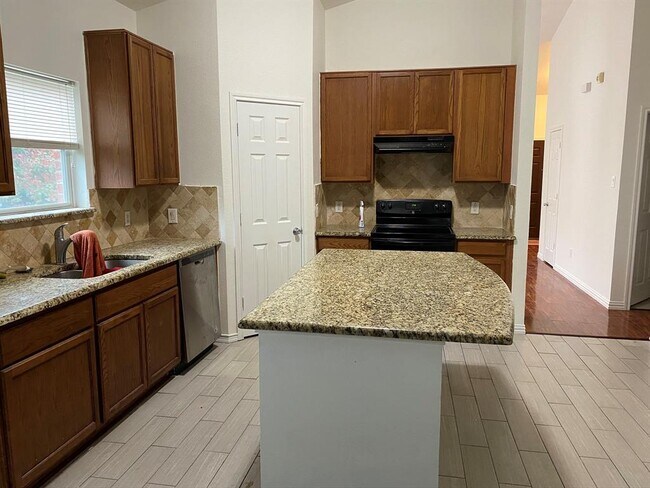 Building Photo - 2751 Sun Rise Ln