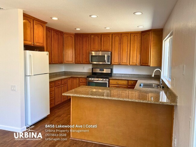 Foto del edificio - Spacious 4 Bedroom Home in Cotati Near SMART Train - Cosigners Welcome!