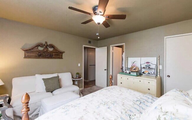 Building Photo - Beautiful one Bathroom unit in Fresno. Close to Fig Garden Village and River Park.
