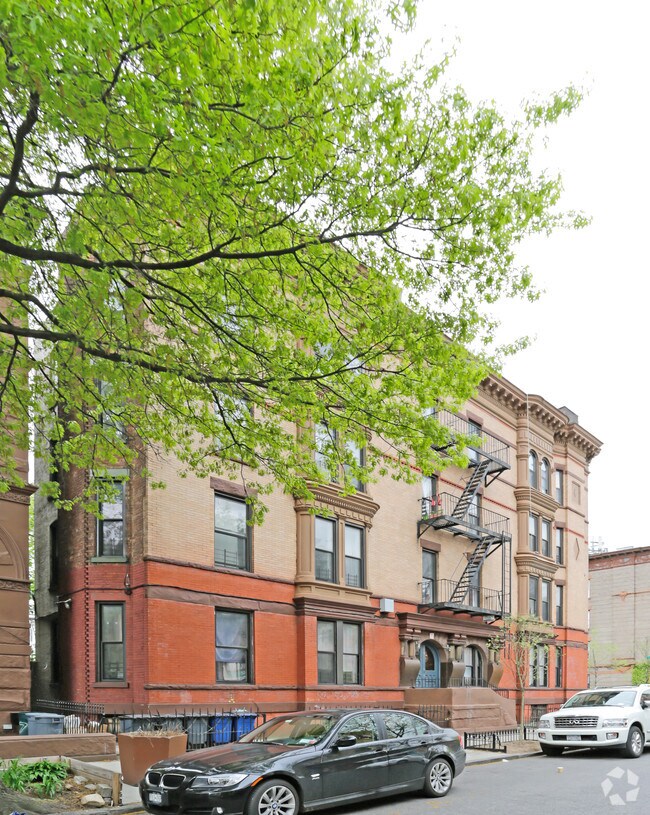 Building Photo - 570 Jefferson Ave