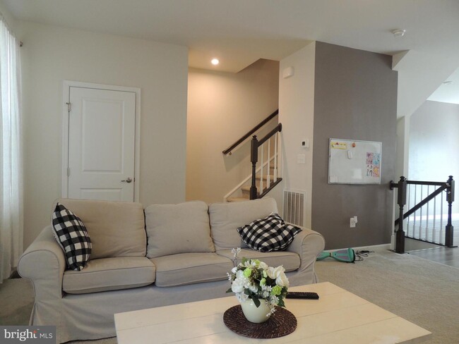 Building Photo - 309 Landing Dr