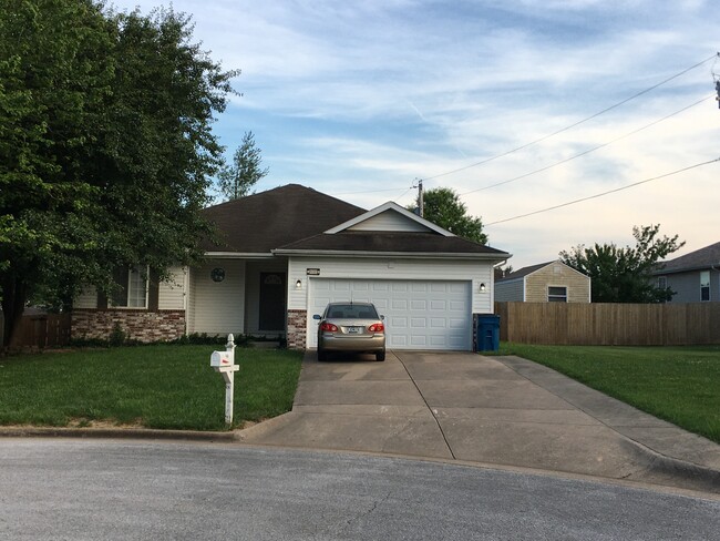 Building Photo - 850 W Hickory Nut Ct