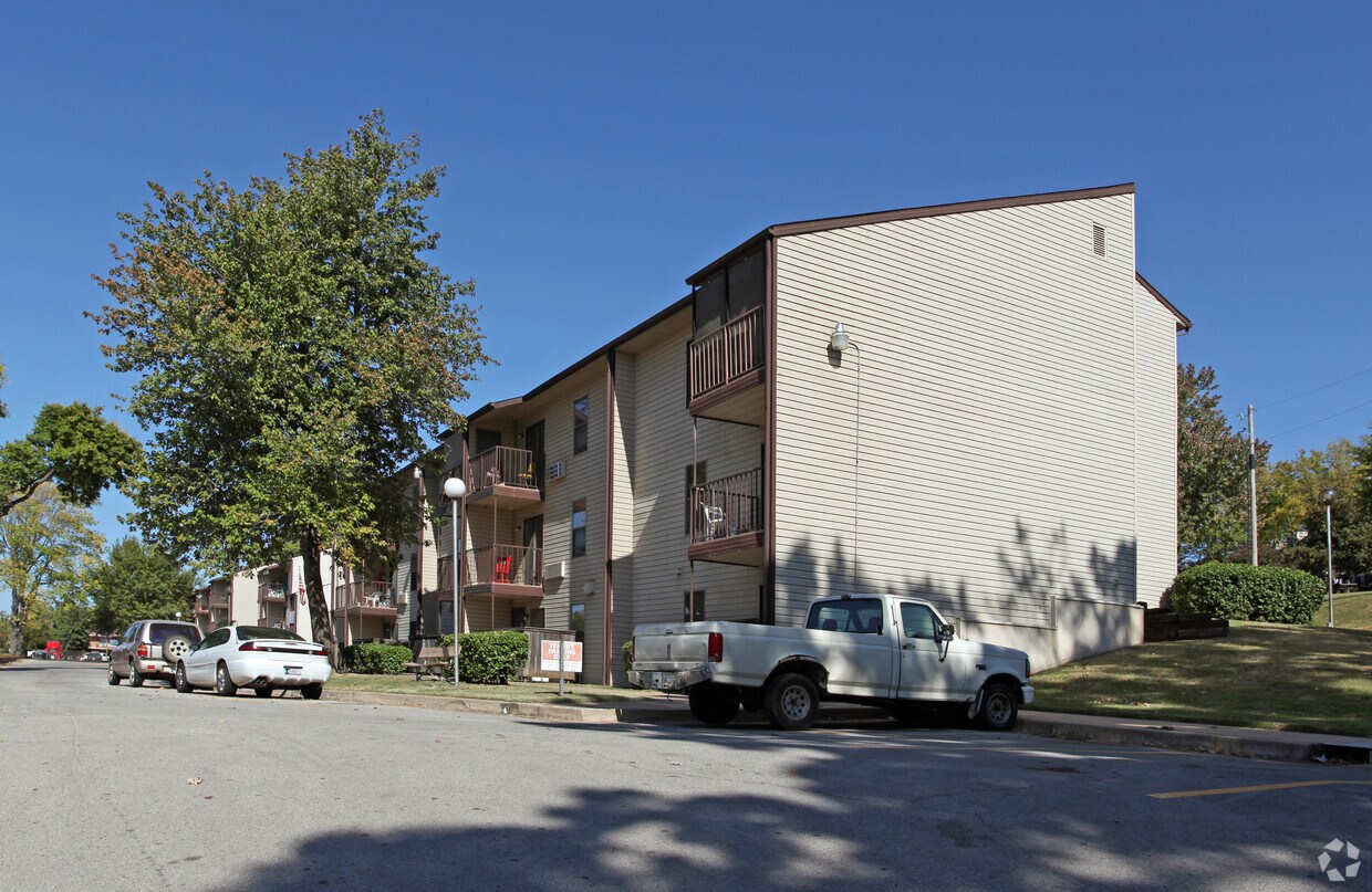 Pythian Manor West Apartments in Tulsa, OK