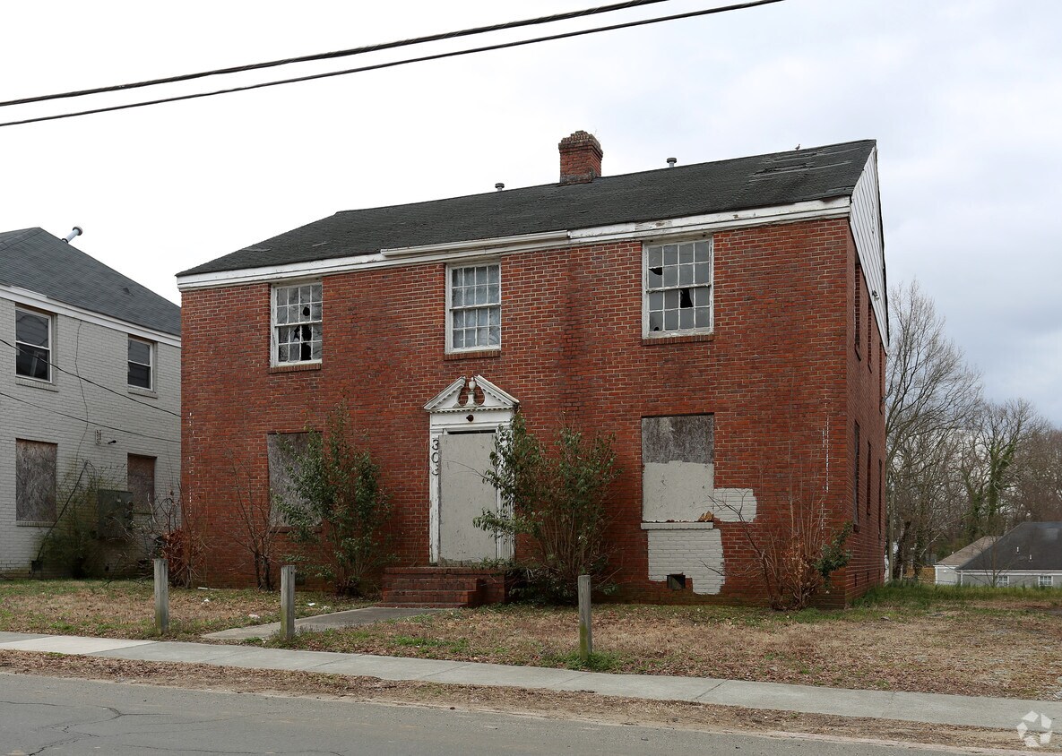 Primary Photo - 303 W Geer St