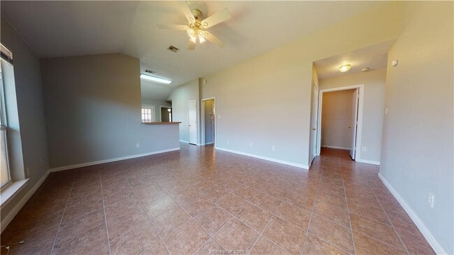 Building Photo - 914 Bougainvillea St