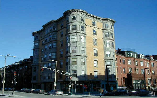 Foto del edificio - 492-498 Massachusetts Ave