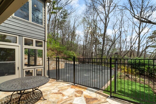 Foto del edificio - FULLY FURNISHED! Magnificent Panoramic Views!!