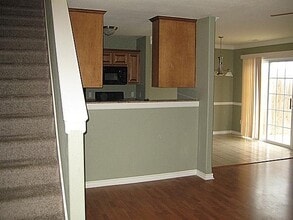 Building Photo - 830 Oakwood Ct