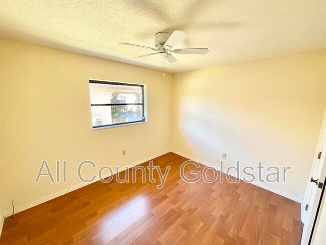 Foto del edificio - 10515 Pendleton Ave