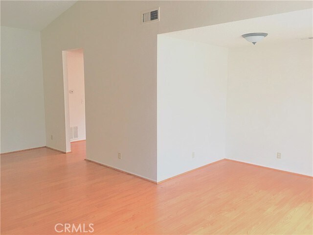 Foto del edificio - 11054 Wesley Ave