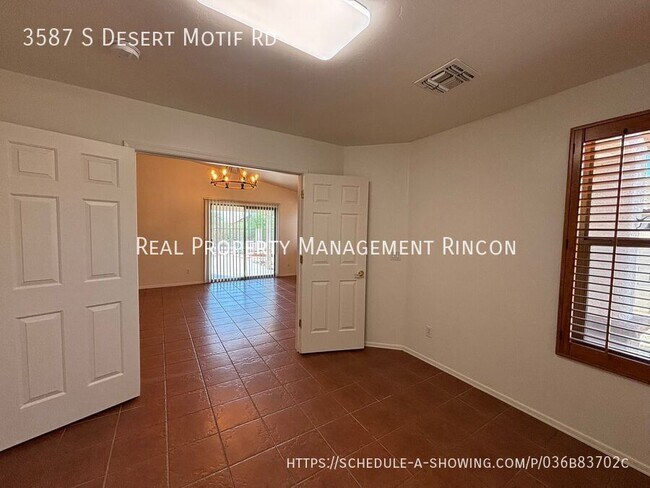 Foto del edificio - 3587 S Desert Motif Rd