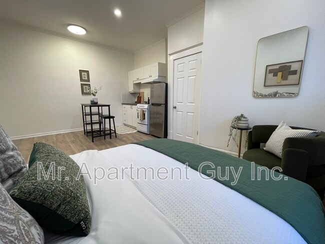 Building Photo - 44 Victoria Ave S