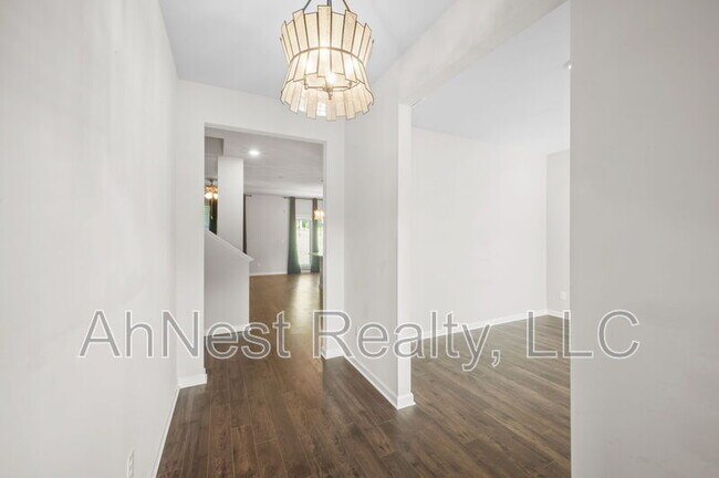 Building Photo - 3012 Hawthorn Farm Blvd
