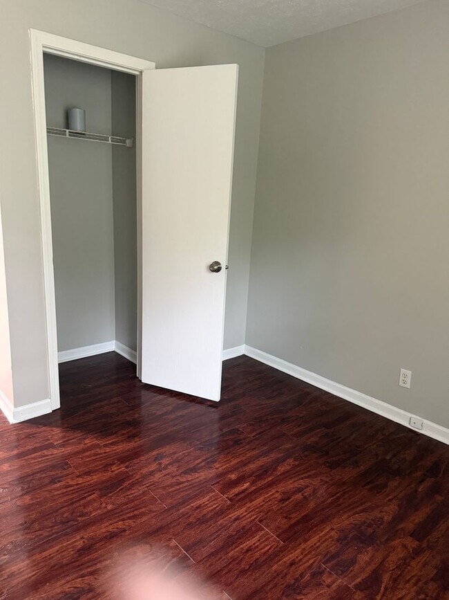 Foto del edificio - a newly updated single-family home located in a nice neighborhood of Indianapolis.