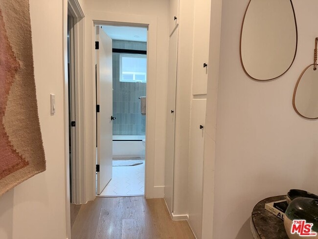 Building Photo - 914 7th St