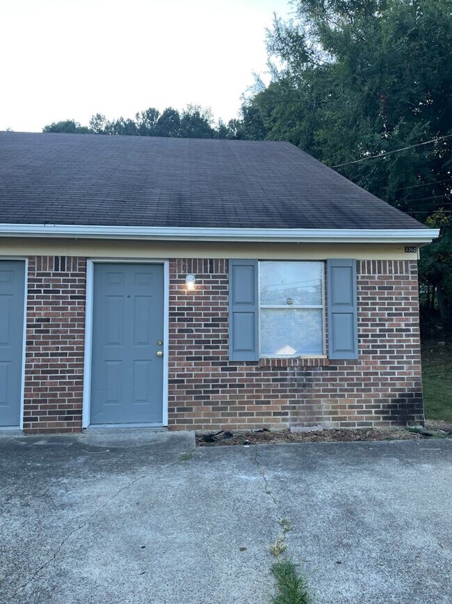 Building Photo - 3302-3304 Steeple Cir NE