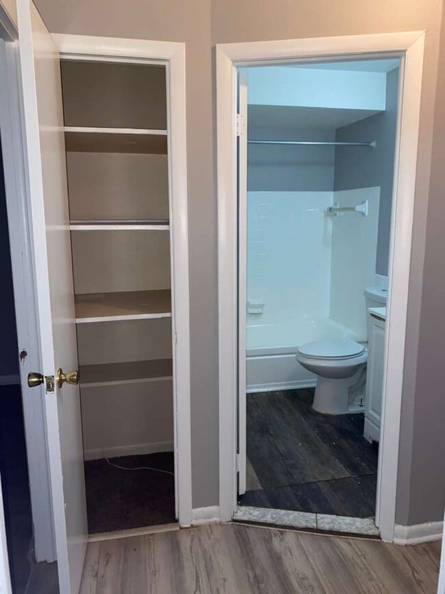 Foto del edificio - 1885 N Taylor Rd