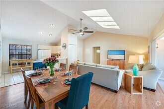 Building Photo - 878 Meadowland Dr