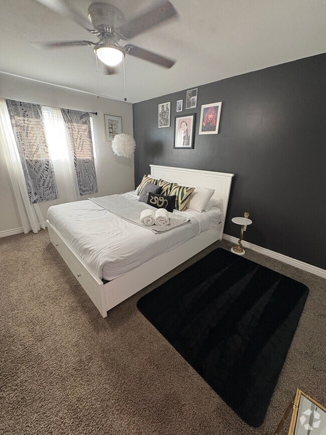Building Photo - 3516 S La Corta Dr