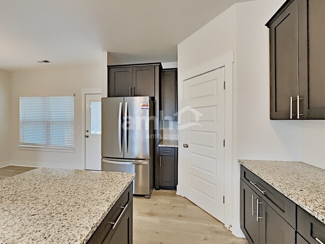 Building Photo - 318 Charity Ln