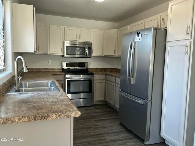 Building Photo - 25055 W Dove Trail