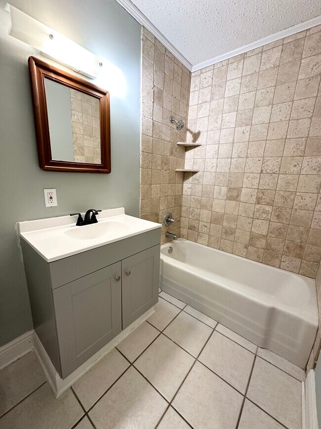Building Photo - 124 Emerite Dr