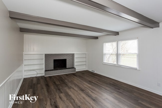 Building Photo - 10728 Lakeshore Dr W