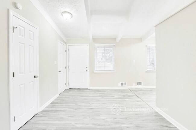 Building Photo - 2996 Horse Shoe Dr