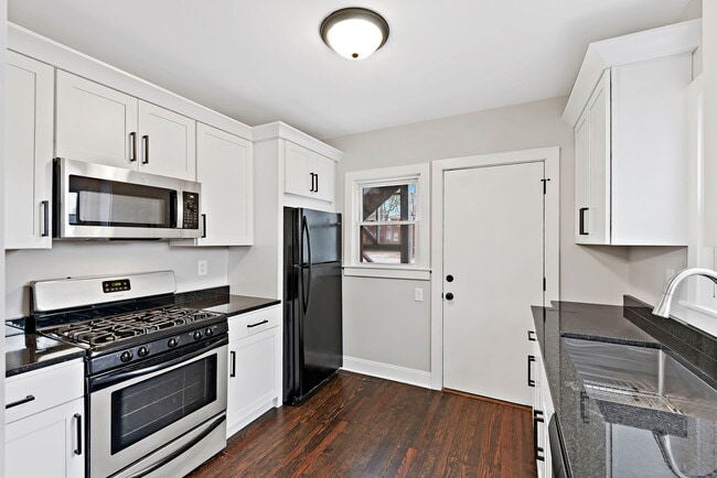 Building Photo - 544 S Schuyler Ave