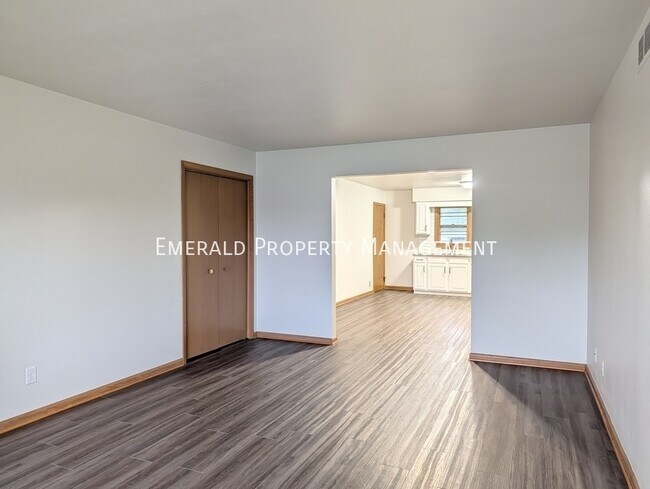 Foto del edificio - 562 N Mulford Rd