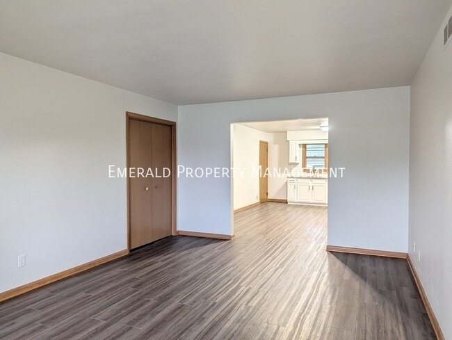 Building Photo - 562 N Mulford Rd