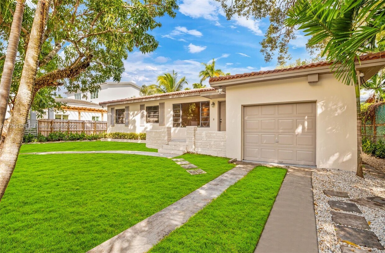 Foto principal - 2440 Trapp Ave