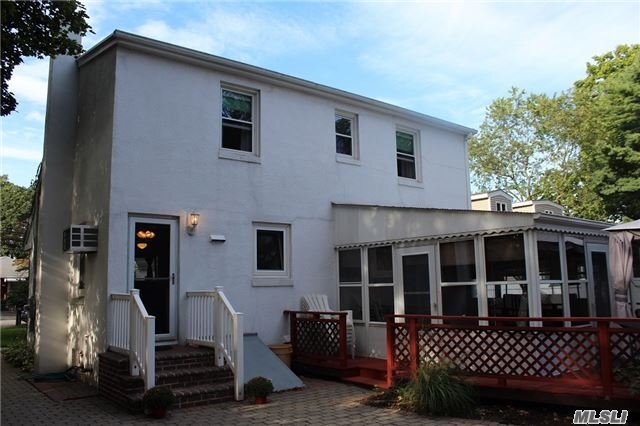 Building Photo - 20 Roslyn St
