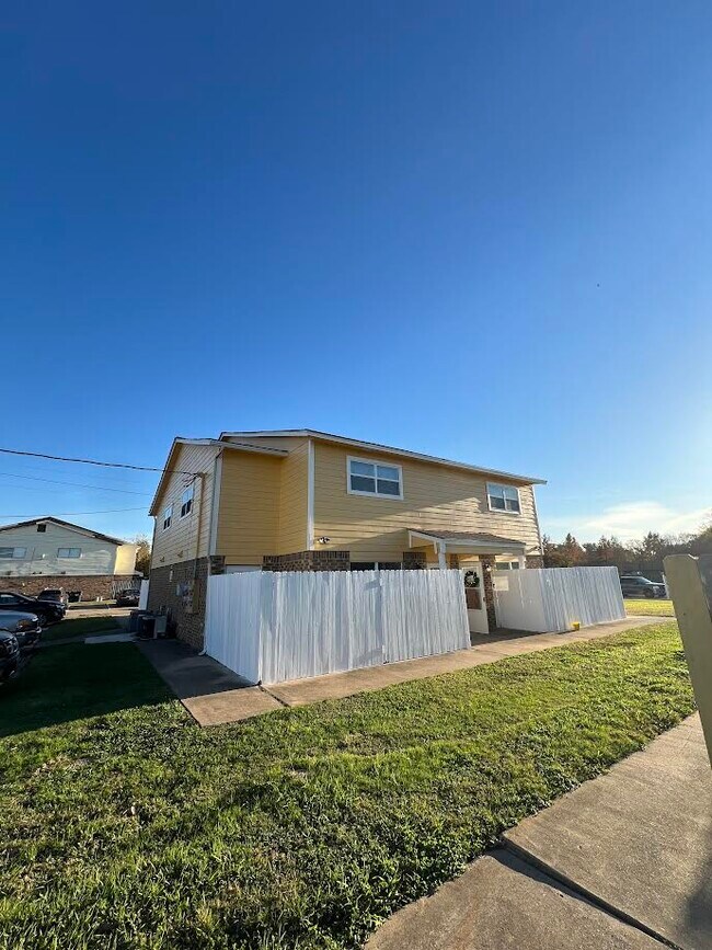 Foto del edificio - 2815 Longmire Dr