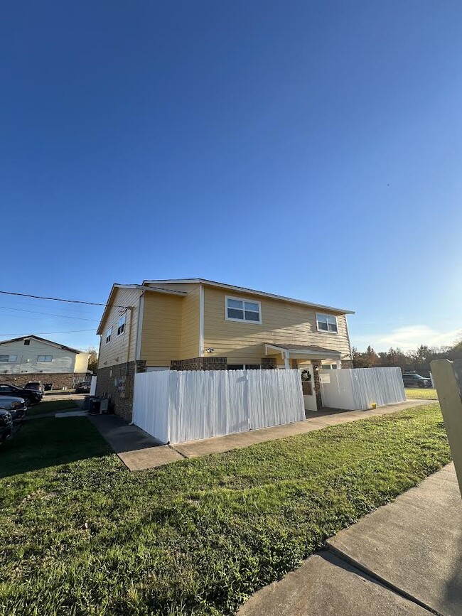 Building Photo - 2815 Longmire Dr