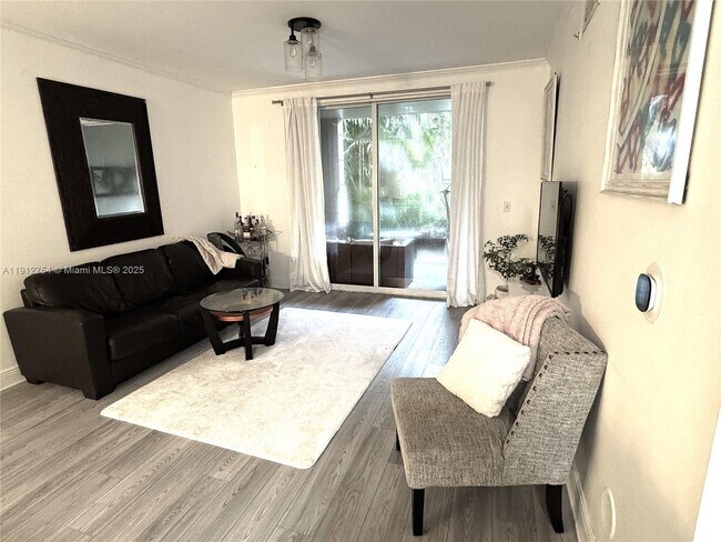 Foto del edificio - 17125 N Bay Rd