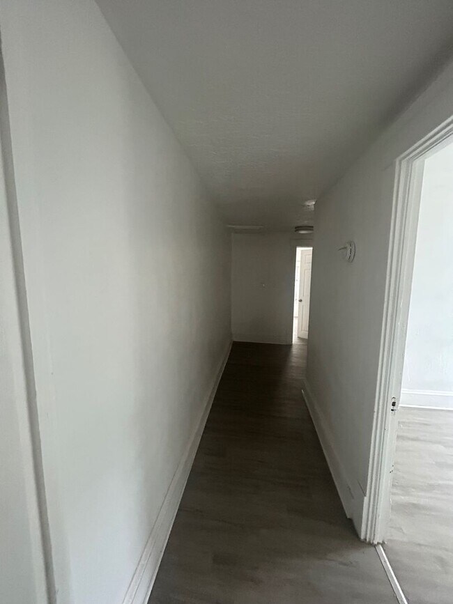 Foto del edificio - 1125 E 99 ST