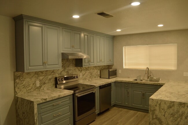 Foto del edificio - 1074 Plumwood Ct