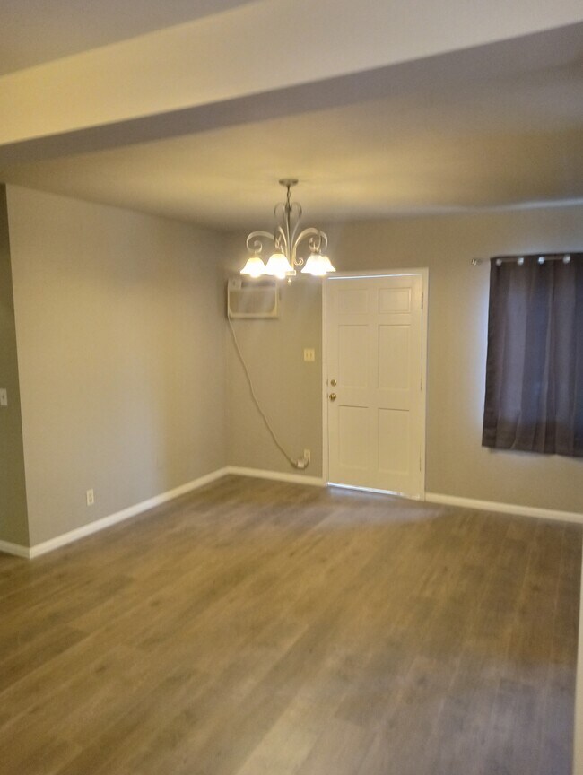 Foto del edificio - 11619 Archwood St