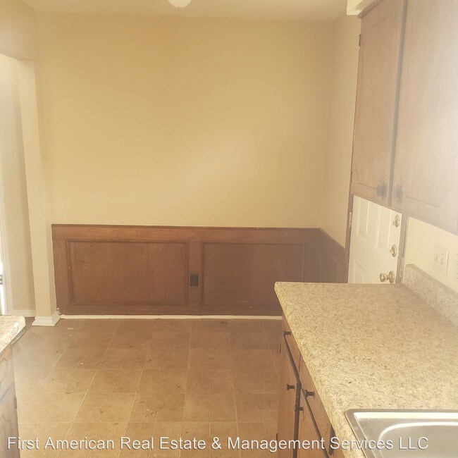 Foto del edificio - 817-819 E 6th St