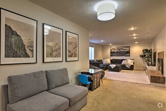 Building Photo - 930 Canyon Ave
