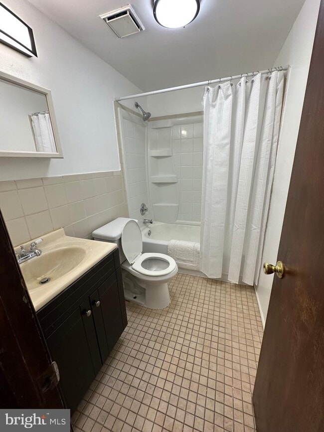 Baño - 1621 Olive St
