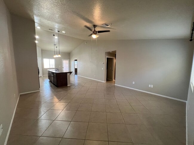 Building Photo - TOWNHOME IN SUNSET MTN VILLAS!