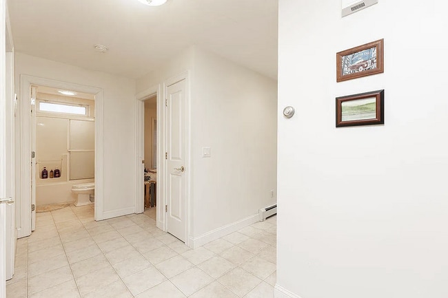 Building Photo - 10 Buffalo Ln