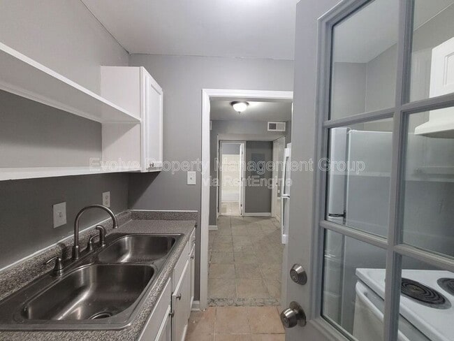 Photo - 4649 Royal Ridge Dr Apartment