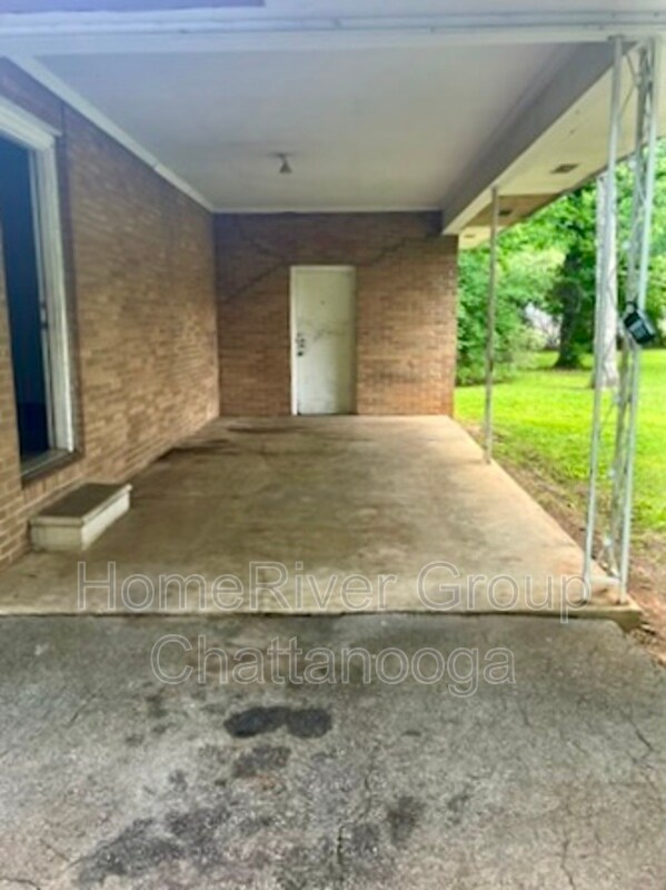 Building Photo - 4942 Sarasota Dr