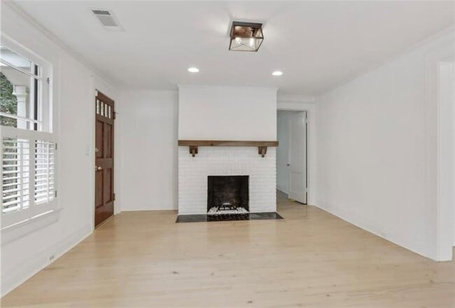 Building Photo - 2512 Brookwood Dr NE