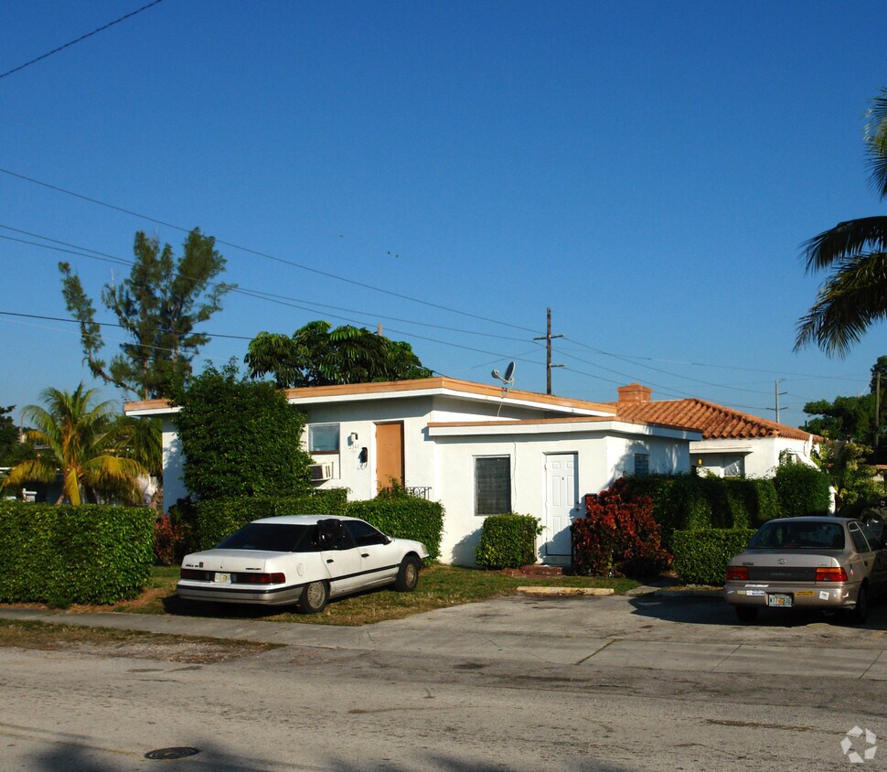 Foto del edificio - 2335-2341 Monroe St